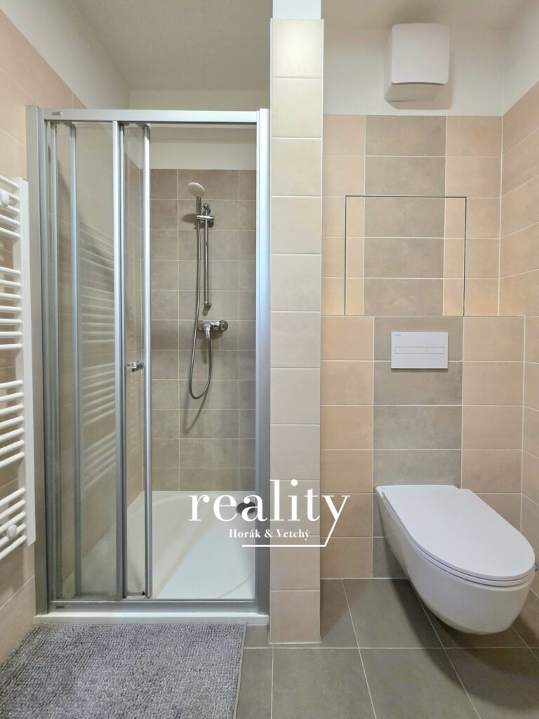 Sprchovy-kout-s-WC_34982.jpg