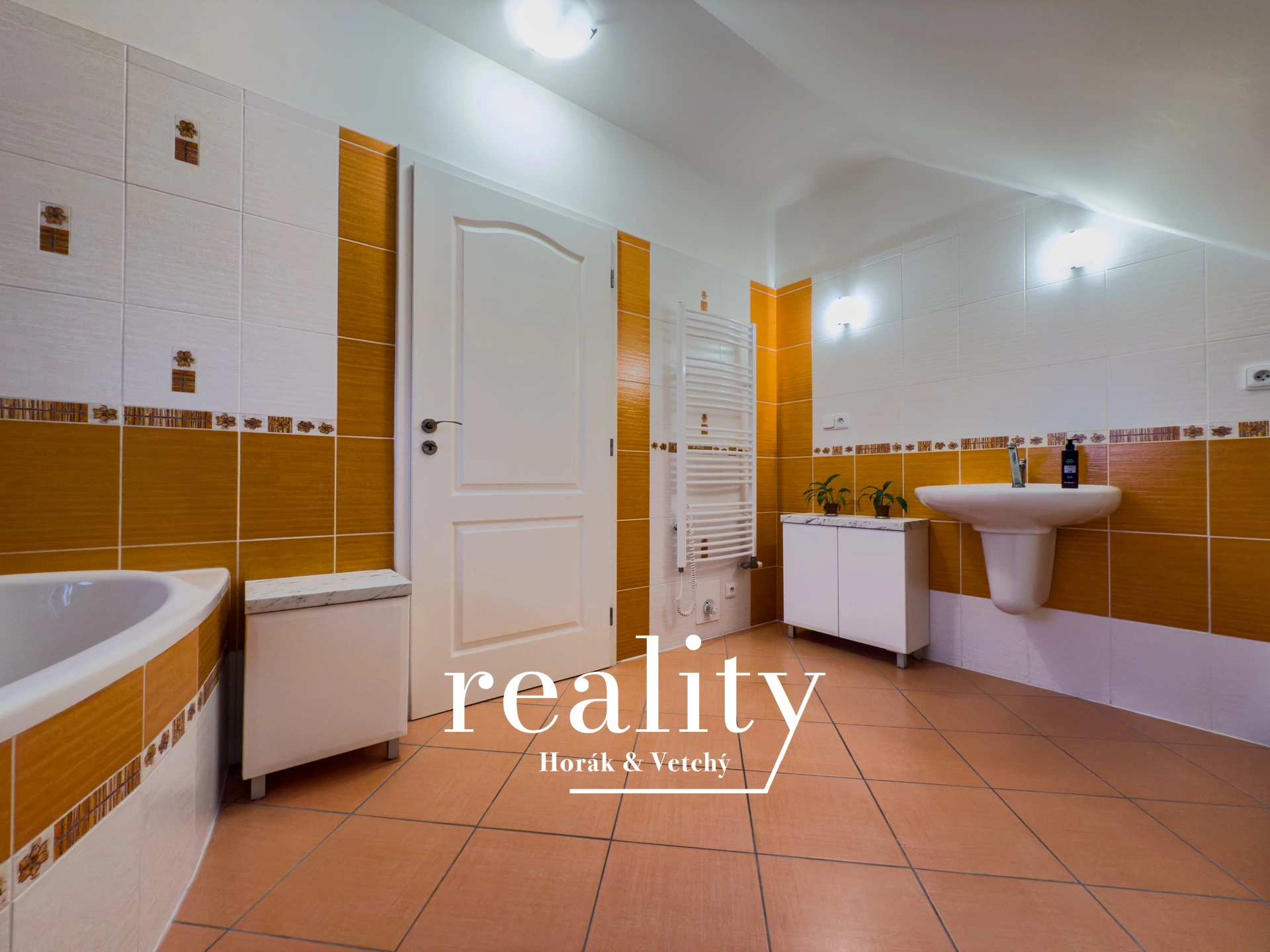 Koupelna-v-patre_55021-1.webp